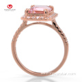 Cojín chapado en oro rosa 18K Morganite Moissanite Anillo